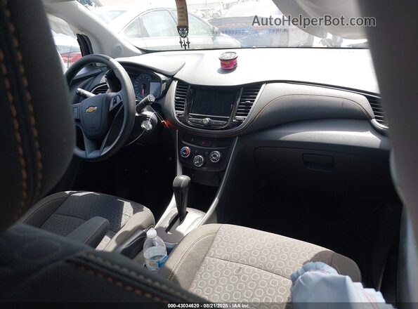 KL7CJKSB0MB319698 2021 CHEVROLET TRAX Silver Вид салону спереду