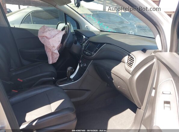 KL7CJLSB7LB012100 2020 CHEVROLET TRAX Silver Вид салону спереду