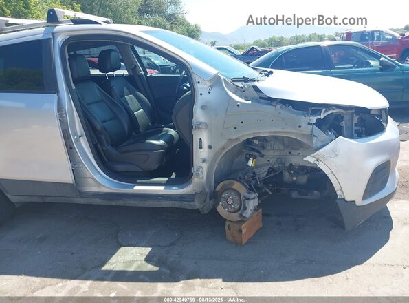 KL7CJPSB2MB357527 2021 CHEVROLET TRAX Silver Вид спереду