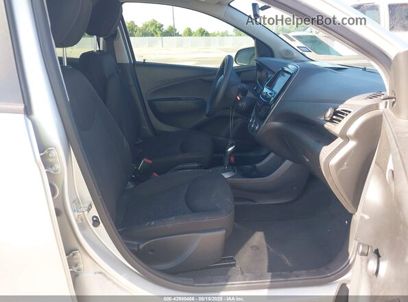KL8CB6SA3LC458899 2020 CHEVROLET SPARK Silver Вид салону спереду