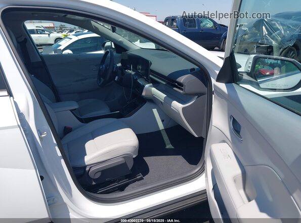 KM8HECA34RU098319 2024 HYUNDAI KONA White წინა სალონის ხედი