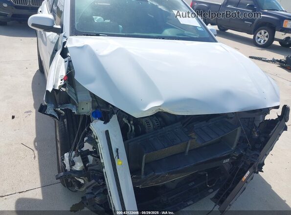 KM8K12AA0MU639143 2021 HYUNDAI KONA White Widok z przodu