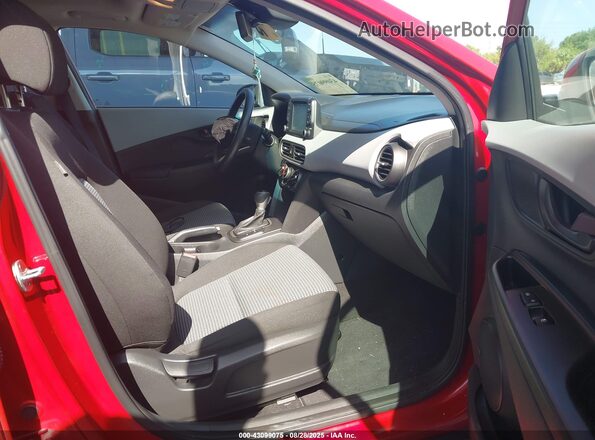 KM8K62AA0LU573399 2020 HYUNDAI KONA Красный Вид салона спереди