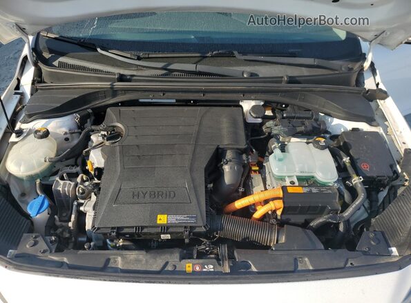KMHC65LCXHU039337 2017 HYUNDAI IONIQ White 