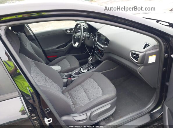 KMHC65LD8KU137637 2019 HYUNDAI IONIQ PLUG-IN HYBRID Черный Вид салона спереди