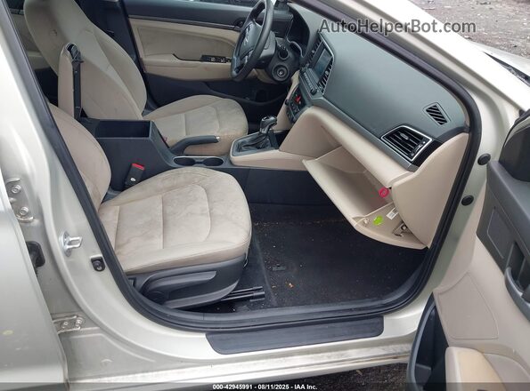 KMHD84LF2HU194869 2017 HYUNDAI ELANTRA Gold Вид салону спереду