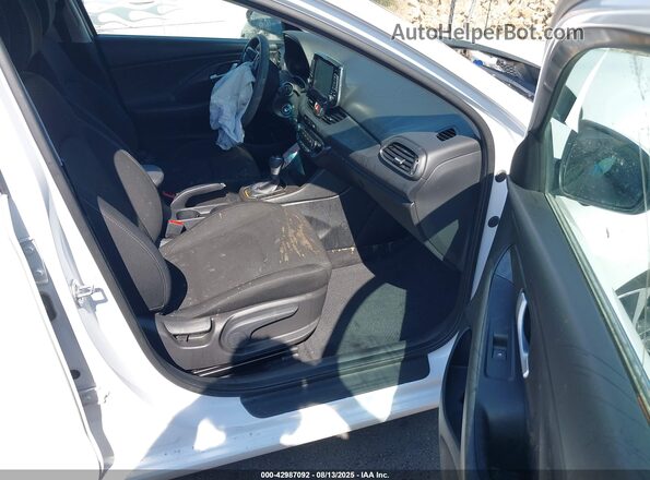 KMHH35LE0KU118331 2019 HYUNDAI ELANTRA GT White წინა სალონის ხედი