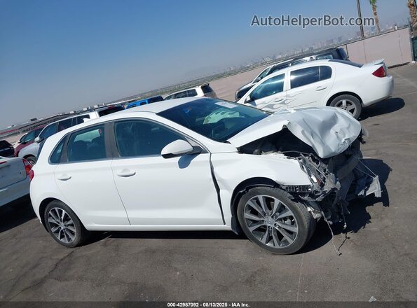 KMHH35LE0KU118331 2019 HYUNDAI ELANTRA GT White უკანა სალონის ხედი