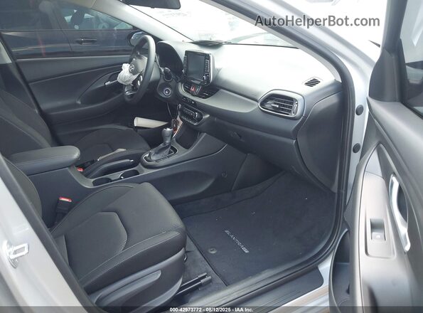 KMHH35LE3KU104438 2019 HYUNDAI ELANTRA GT Silver Вид салону спереду