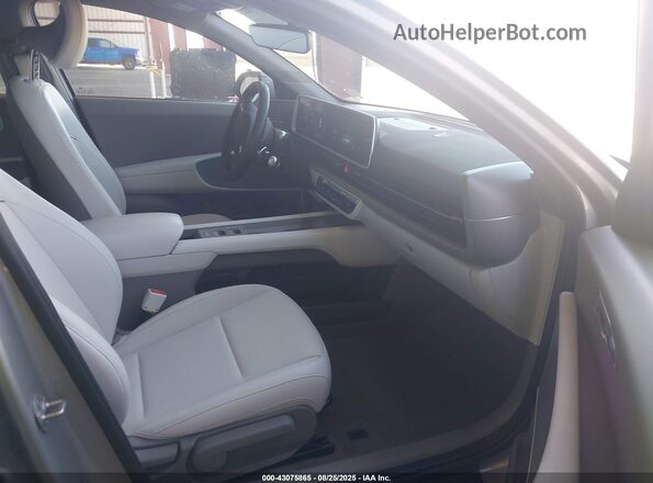 KMHM34AA0SA092310 2025 HYUNDAI IONIQ 6 Silver Widok wnętrza z przodu