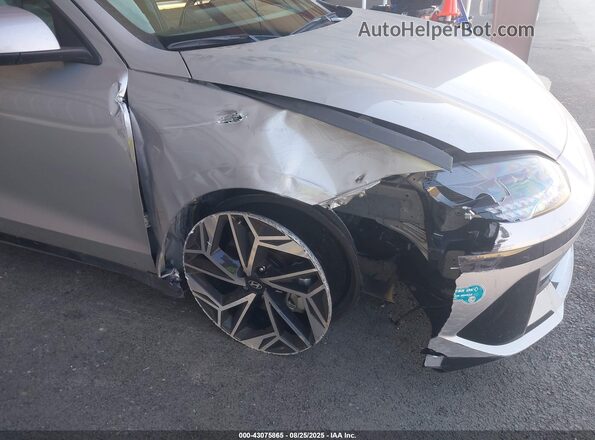 KMHM34AA0SA092310 2025 HYUNDAI IONIQ 6 Silver Widok z przodu
