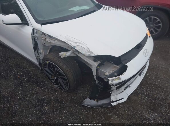 KMHM34AC6PA039300 2023 HYUNDAI IONIQ 6 White Вид спереду