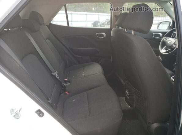 KMHRB8A3XMU084900 2021 HYUNDAI VENUE White Widok wnętrza z tyłu