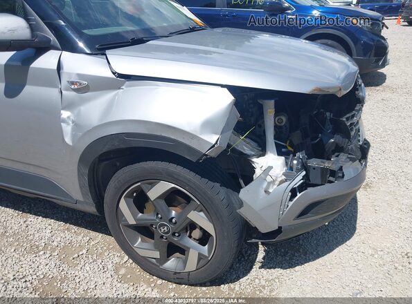 KMHRC8A3XNU201499 2022 HYUNDAI VENUE Серебряный Вид спереди