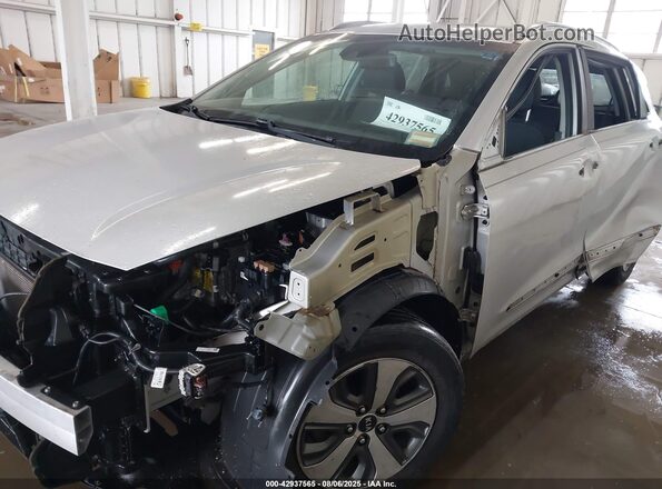 KNDCB3LC6J5108030 2018 KIA NIRO Серебряный 