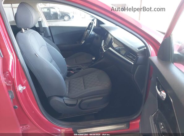 KNDCB3LC8M5464161 2021 KIA NIRO Red Front interior view