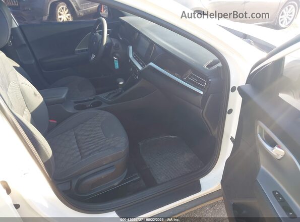 KNDCB3LC9L5429286 2020 KIA NIRO White Front interior view