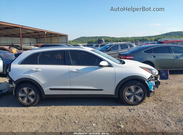 KNDCB3LC9L5429286 2020 KIA NIRO White Rear interior view