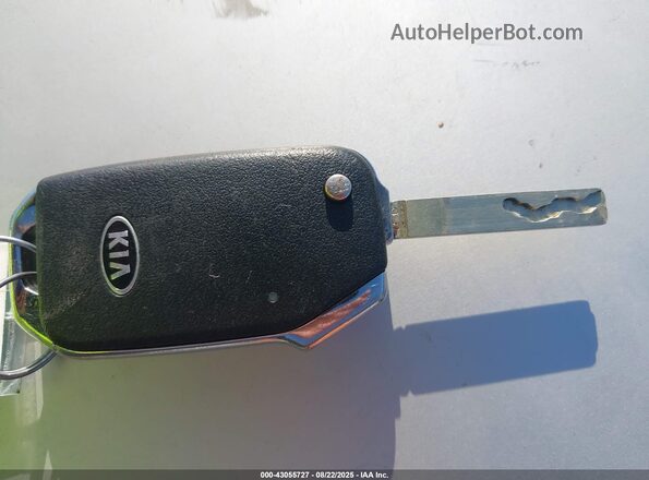 KNDCB3LC9L5429286 2020 KIA NIRO White Dashboard view