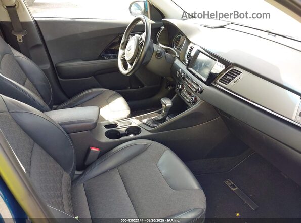 KNDCC3LC8J5122217 2018 KIA NIRO Blue 