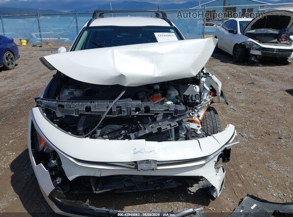KNDCS3LF8R5124736 2024 KIA NIRO White Rear interior view