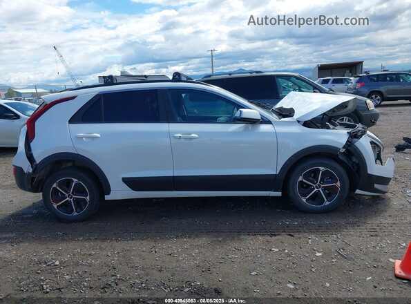 KNDCS3LF8R5124736 2024 KIA NIRO White 360 interior view