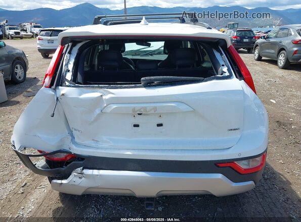 KNDCS3LF8R5124736 2024 KIA NIRO White 