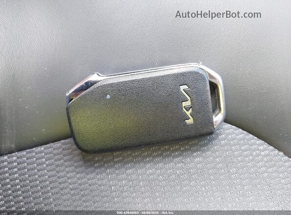 KNDCS3LF8R5124736 2024 KIA NIRO White Dashboard view