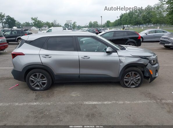 KNDEPCAA2M7232476 2021 KIA SELTOS Gray Rear interior view