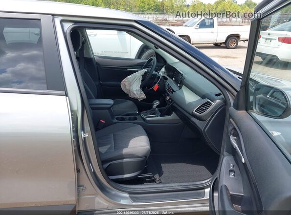 KNDEPCAA2R7575103 2024 KIA SELTOS Gray Widok wnętrza z przodu