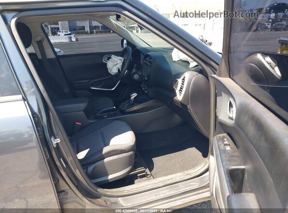 KNDJ23AU2L7116846 2020 KIA SOUL Серый Вид салона спереди