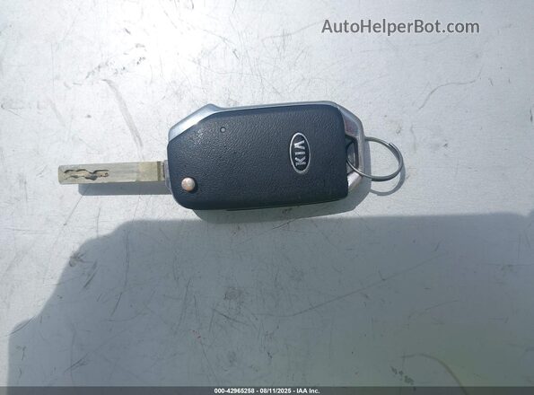 KNDJ23AUXM7756045 2021 KIA SOUL White Vista del salpicadero