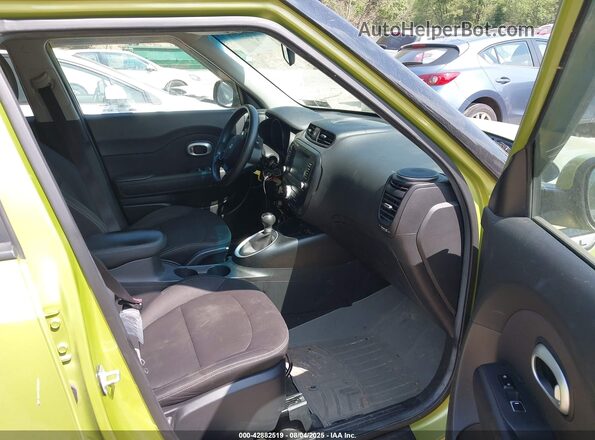 KNDJN2A27J7898591 2018 KIA SOUL Green 