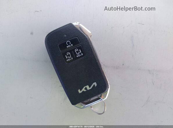 KNDNB4H35P6289907 2023 KIA CARNIVAL MPV Red Vista del salpicadero
