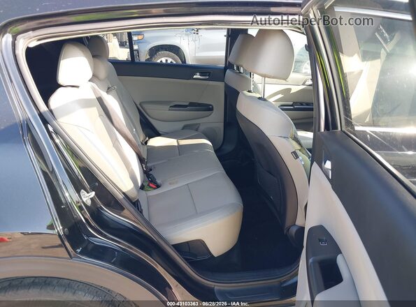 KNDP63AC8M7925582 2021 KIA SPORTAGE Black VIN კოდის სტიკერის ხედი