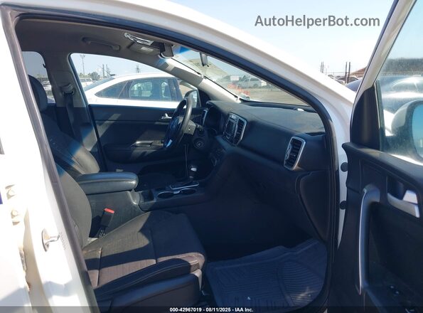 KNDPMCAC0J7467067 2018 KIA SPORTAGE White 