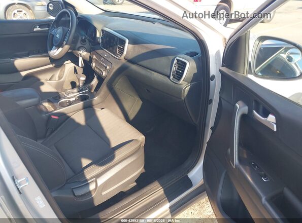KNDPMCAC1L7628948 2020 KIA SPORTAGE Серебряный Вид салона спереди