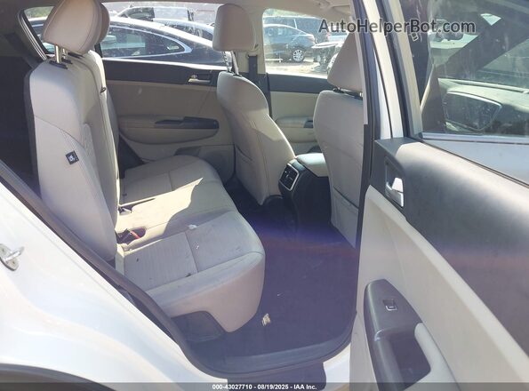 KNDPMCAC5N7965819 2022 KIA SPORTAGE White Vista de la etiqueta del VIN