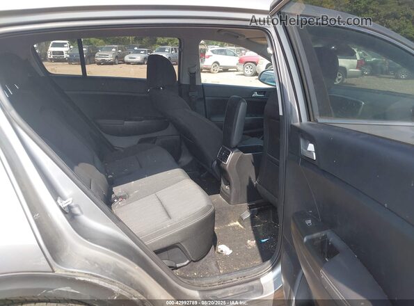 KNDPMCAC9M7942946 2021 KIA SPORTAGE Silver VIN կոդի պիտակի տեսք