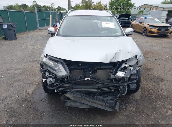 KNMAT2MT5JP551447 2018 NISSAN ROGUE Silver Rear interior view