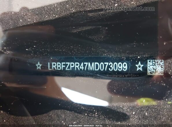 LRBFZPR47MD073099 2021 BUICK ENVISION White Engine compartment view