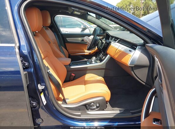 SAJBL4GX4RCY93975 2024 JAGUAR XF Dark Blue Вид салона спереди
