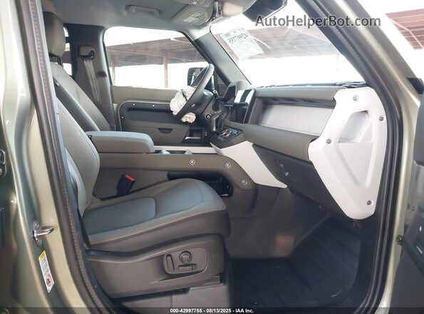 SALEJ7EX1S2422649 2025 LAND ROVER DEFENDER Green Вид салону спереду