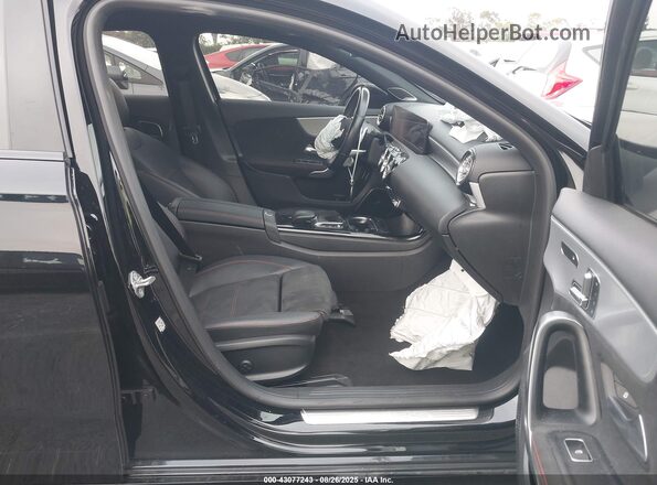 W1K3G4EB6MJ309231 2021 MERCEDES-BENZ A 220 Black Вид салону спереду