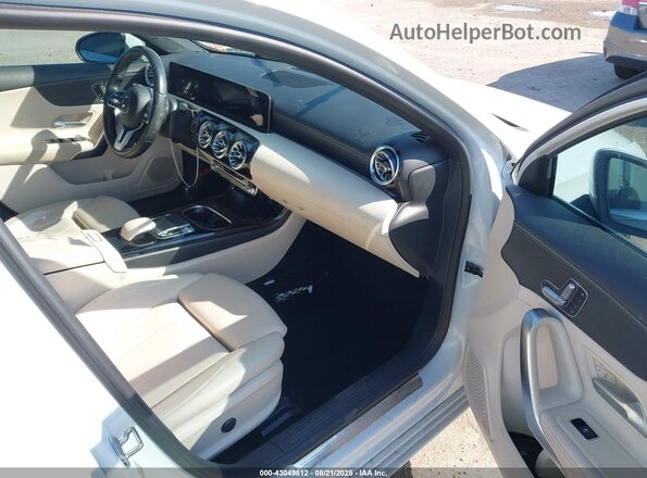 W1K3G4EB7LJ227961 2020 MERCEDES-BENZ A 220 White Vista interior delantera