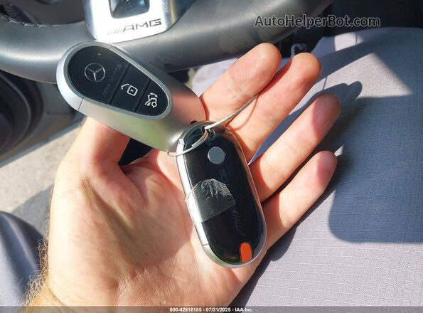 W1KAF8HB3PR117817 2023 MERCEDES-BENZ AMG C 43 Серый Вид панели приборов