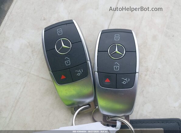 W1KWF8EB9MR609032 2021 MERCEDES-BENZ C-CLASS Red Widok deski rozdzielczej