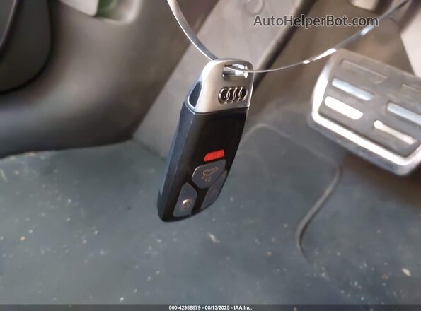 WA14AAFY7M2085490 2021 AUDI Q5 White Առջևի վահանակի տեսք
