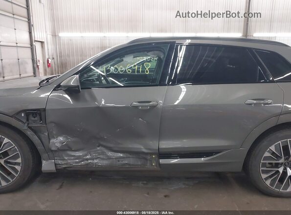 WA15AAGE2RB022264 2024 AUDI Q8 E-TRON Green სალონის 360-გრადუსიანი ხედი