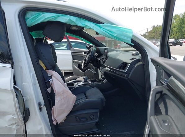 WA1A4AFY8N2036858 2022 AUDI SQ5 White Вид салону спереду